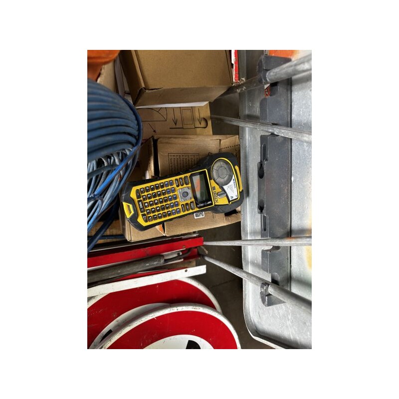 Case 31 2 étiqueteuses BRADY BLP 21 Plus (manque 1 étiqueteuse au regard du RJ)