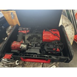 1 boulonneuse à choc MILWAUKEE red lithium m18