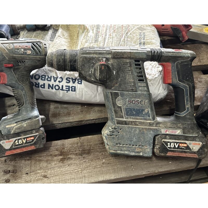 1 perceuse BOSCH 4ah lion 1 visseuse BOSCH 4.ah lion