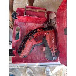 1 pistolet à clou HILTI GX 120 et sa mallette