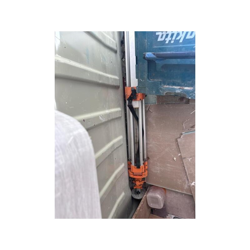 1 niveau laser rotatif HILTI PR30 HVS et sa mallette 1 trépied 1 niveau à bulle