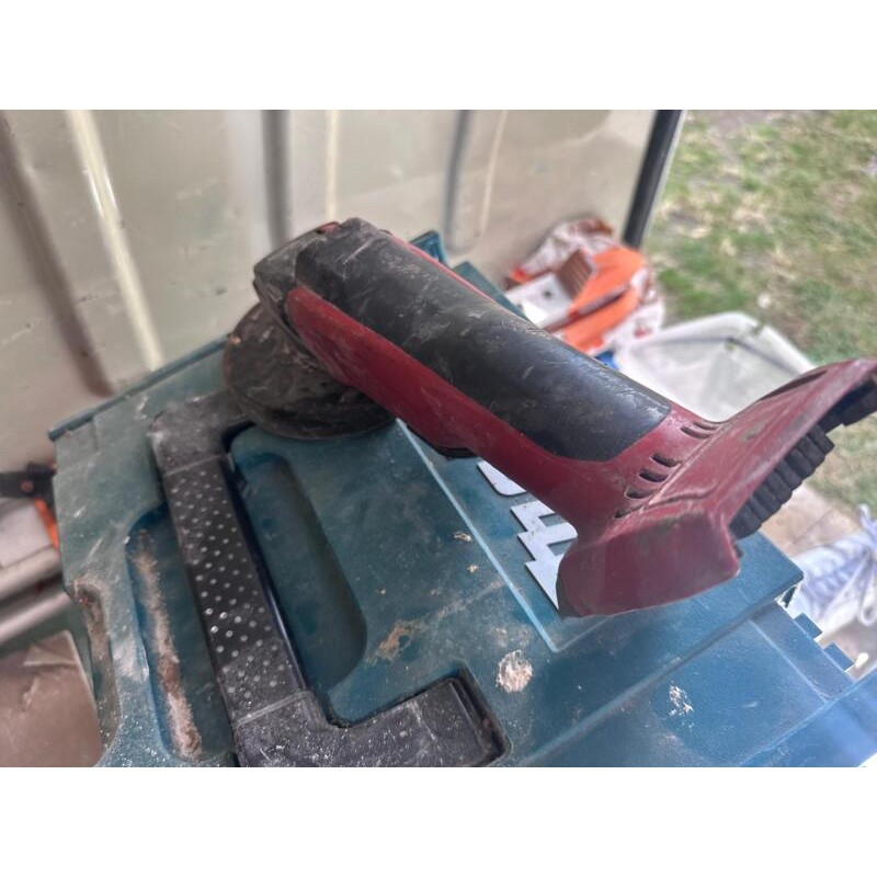1 meuleuse HILTI signalée hors service