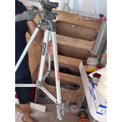 1 petit trépied BOSCH