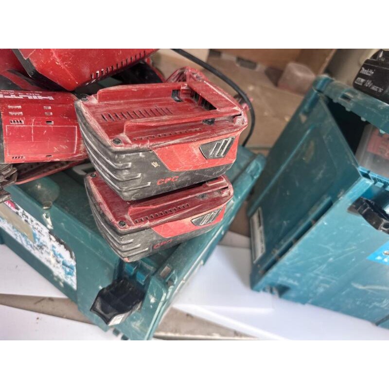 2 batteries HILTI pour CPC