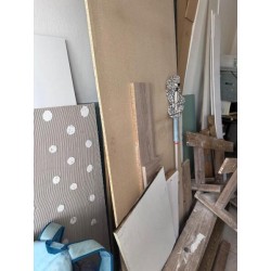 1 mallette Stanley avec réserves pour menuiserie aluminium 1 boîte de pointes HILTI 5 boîtes de vis 3 rouleaux de bande armée pl