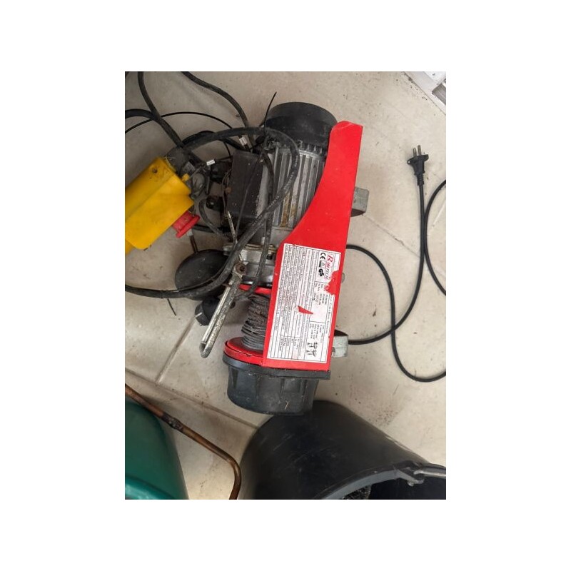 1 treuil électrique RIBITECH Capacité 800kg