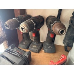 3 visseuses BOSCH sans batterie 2 visseuses et clé à choc MILWAUKEE 1 marteau perforateur réf 583927 1 perceuse MÉTABO