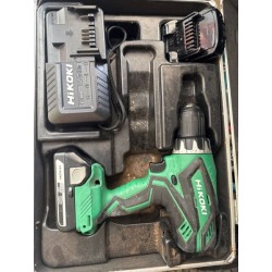 1 perceuse visseuse HIKOKI complète