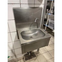 1 lave-main en inox à crédence