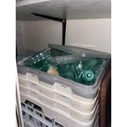 Environ 400 verres à eau et à pied