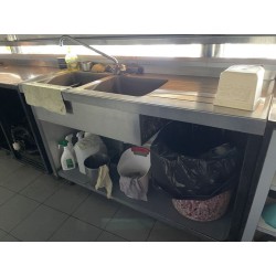 1 évier 2 bacs en inox
Longueur : 140 cm - Profondeur : 50 cm