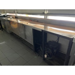 1 meuble comptoir en panneaux de particules et métal
Longueur : 192 cm