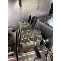 1 bac gastro et  4 bacs pour friteuse