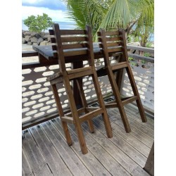 19 tables en bois
9 chaises hautes en bois