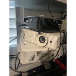 4 vidéoprojecteurs OPTOMA