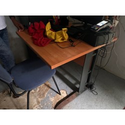 1 bureau informatique en fibres de bois