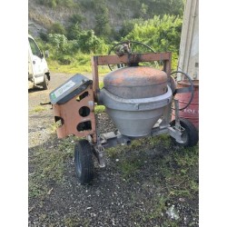 1 bétonnière ALTRAD
pas de plaque apparente 
250 L - moteur thermique HONDA