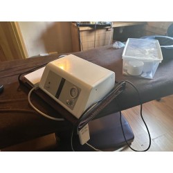1 appareil de microdermabrasion BEAUTY INSTRUMENT F-834
(environ 1 an et demi)