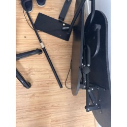 2 tables de manucure en métal dont 1 incomplète