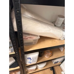 2 rouleaux papiers 
4 pots de cire à bande des collerettes  
Bandes à cire 
Gants, bâtonnets d'épilation, sel d'Himalaya, kits p