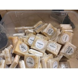 1 stock de cosmétiques dont :

- savons logotypés sésame et agrumes
- parfum d'intérieur AMBIANCE CREOLE PARFUM DES ILES (9)
- g