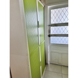 1 armoire résine à ouverture coulissante