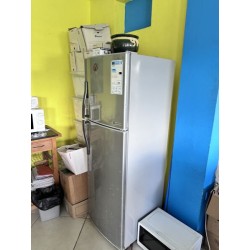 1 réfrigérateur combiné SHARP