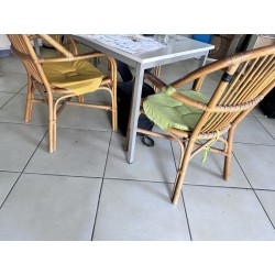 4 fauteuils en osier + 1 table Mdf et métal