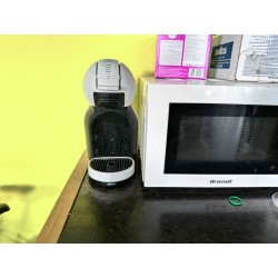 1 cafetière DOLCE GUSTO
1 réfrigérateur FAURE
