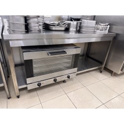 1 table chef en inox avec entrejambe 
Environ 200 x 80 cm
