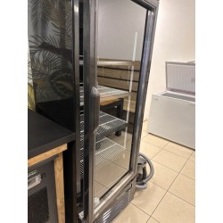 1 vitrine à boisson 1 porte vitrée COREQUIP