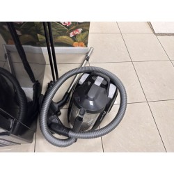 1 aspirateur ROWENTA COMPACT POWER XXL 
Signalé hors service
