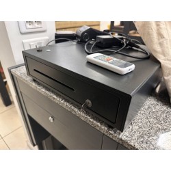 1 tiroir caisse avec clés
1 imprimante à ticket EPSON