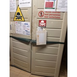 1 armoire d'extérieur en résine (vide)