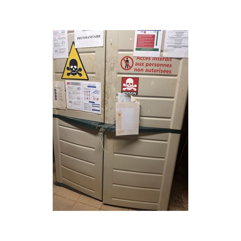 1 armoire d'extérieur en résine (vide)