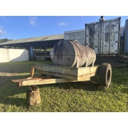 1 citerne d'irrigation sur remorque 2350L