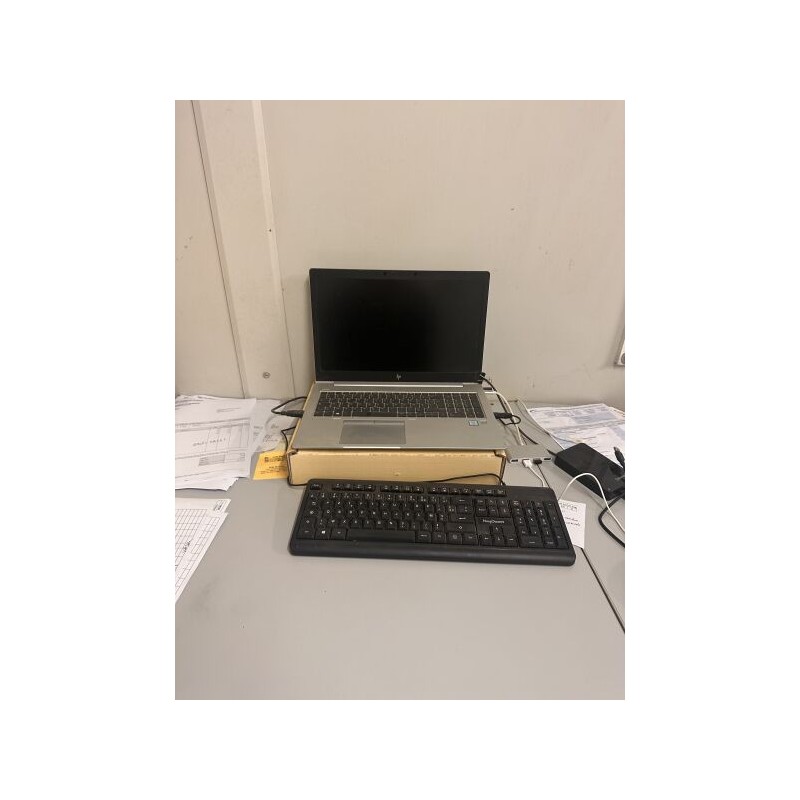 1 ordinateur portable HP1 clavier