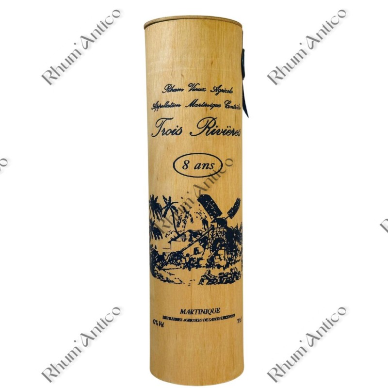 TROIS RIVIERES. 8 ANS D'AGE.